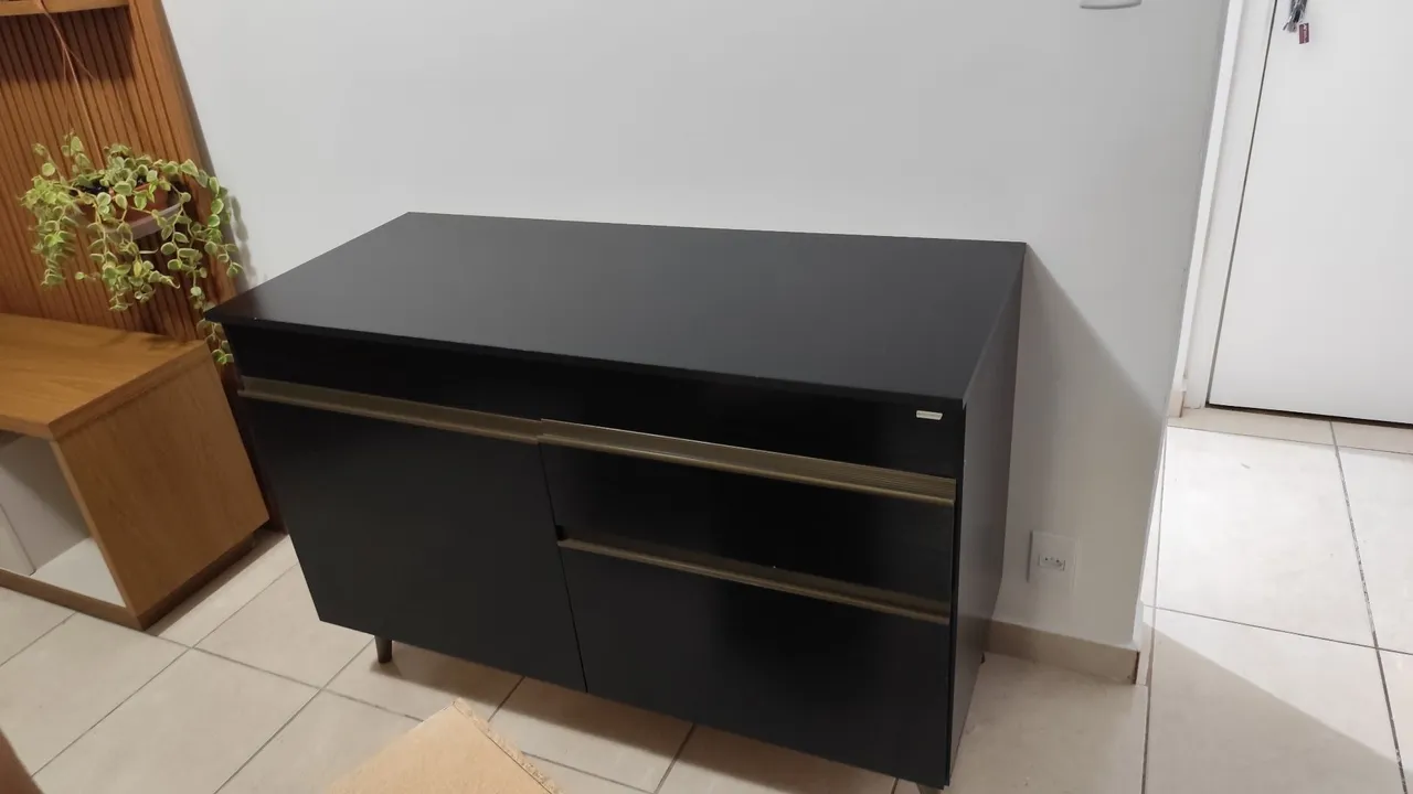 Balcão e aéreo preto