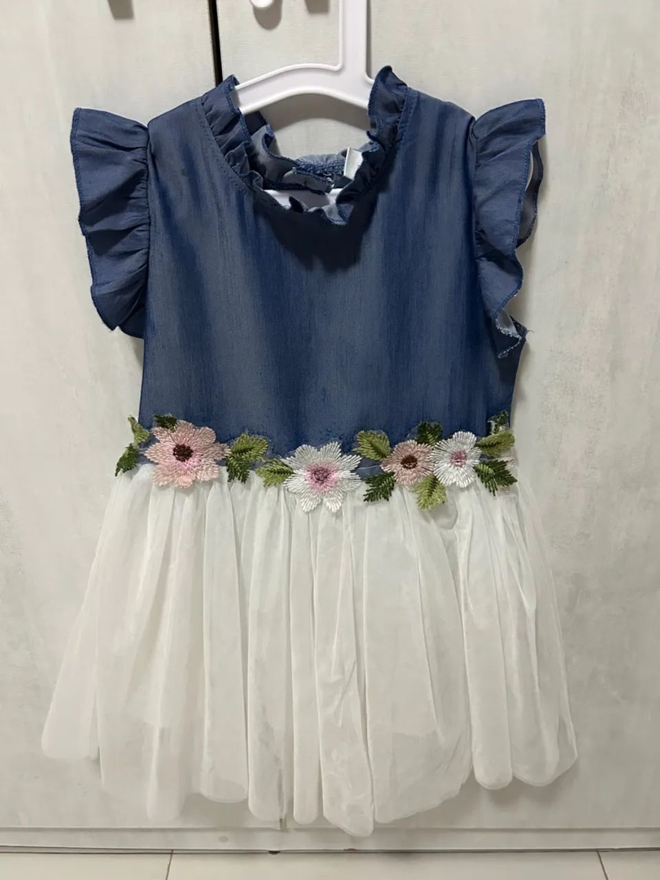 Vestido Infantil Jeans com Detalhes Florais