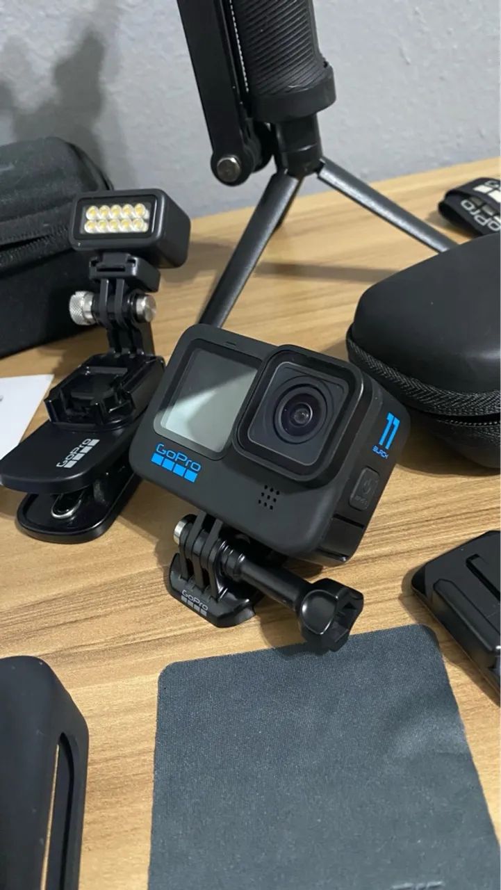 GoPro Hero 11 Black - À prova d água - Nova com Kit acessórios