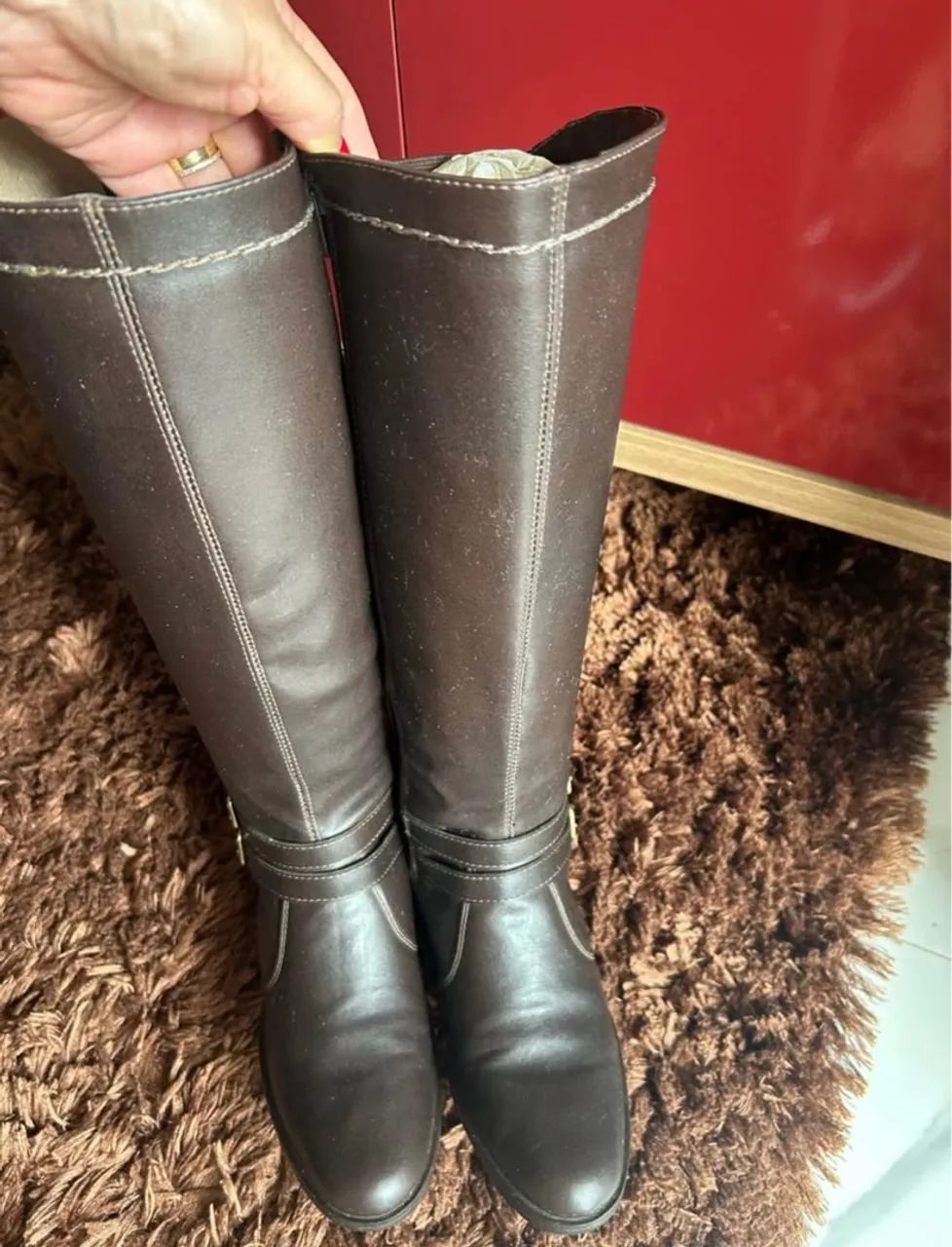 Bota de Couro Marrom - Elegância e Conforto!
