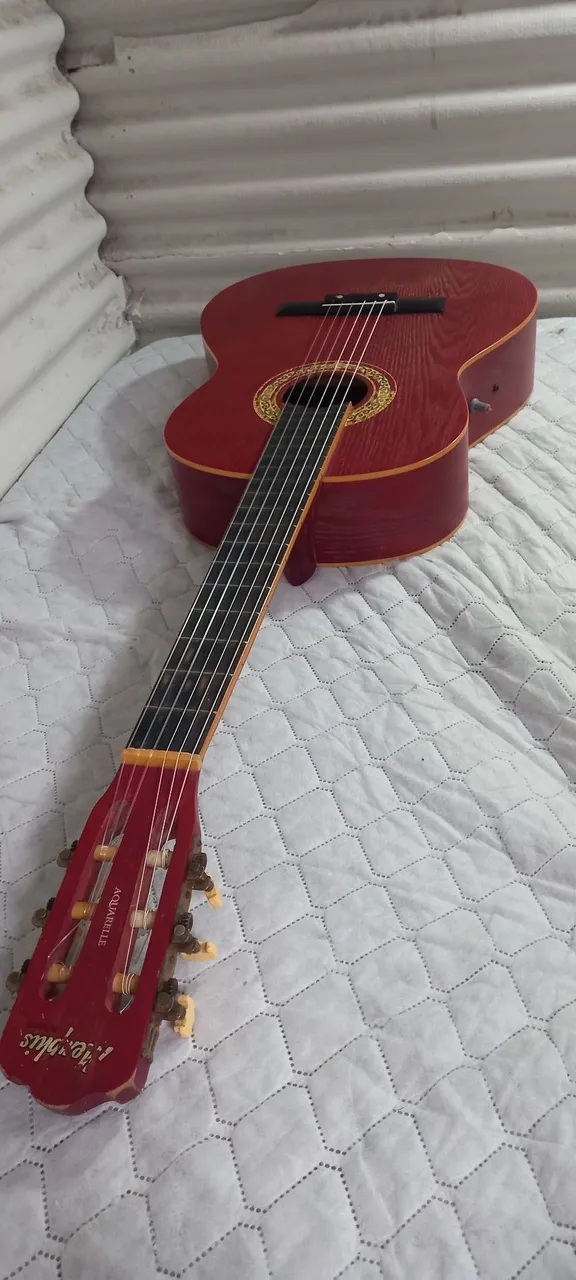 Violão Elétrico de cordas NOVAS, regulado por um profissional em violões e testado no som!