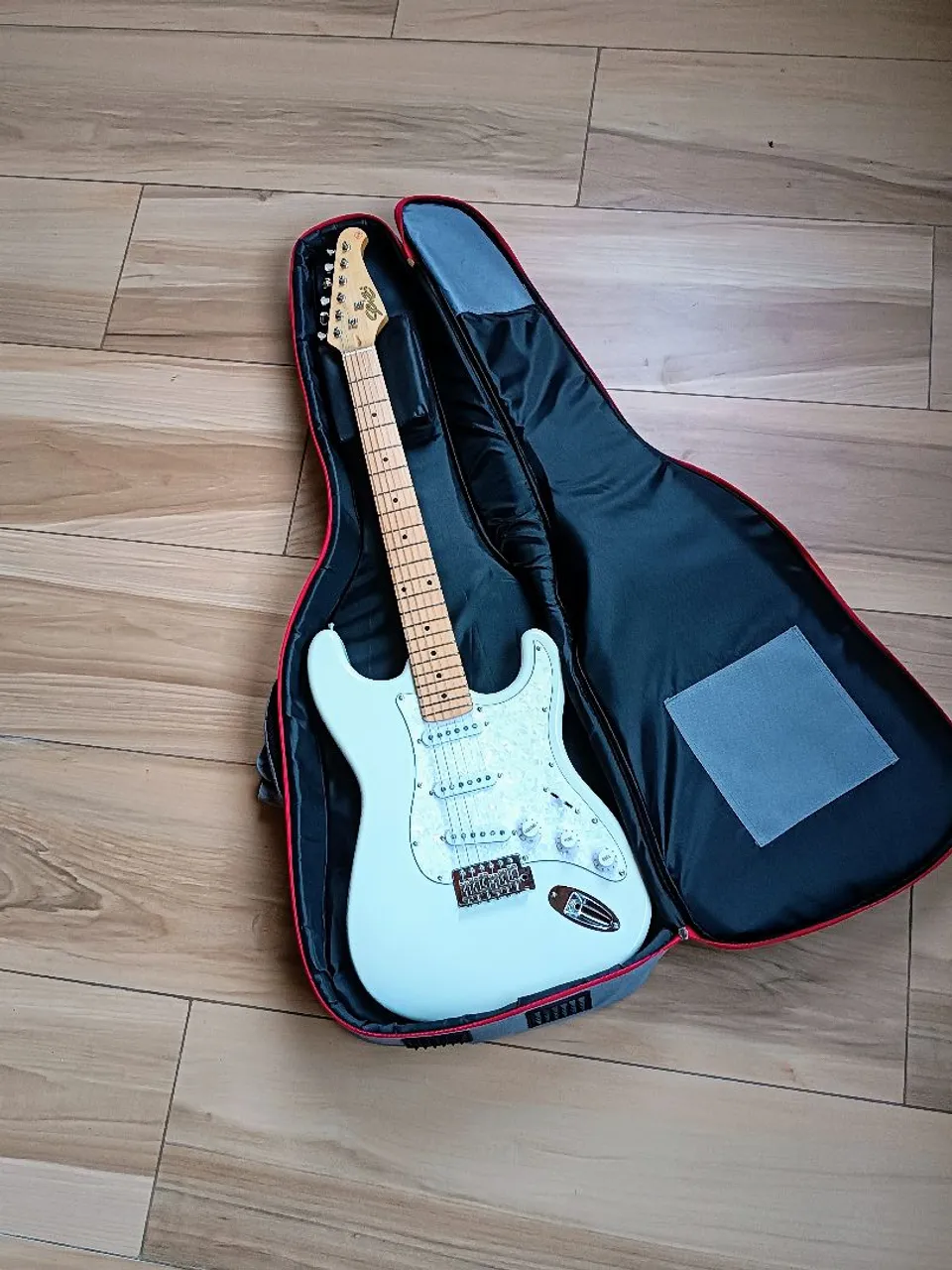 Guitarra SEIZI VINTAGE Shinobi. Estado de Nova. CASE ORIGINAL. Aceito CARTÃO