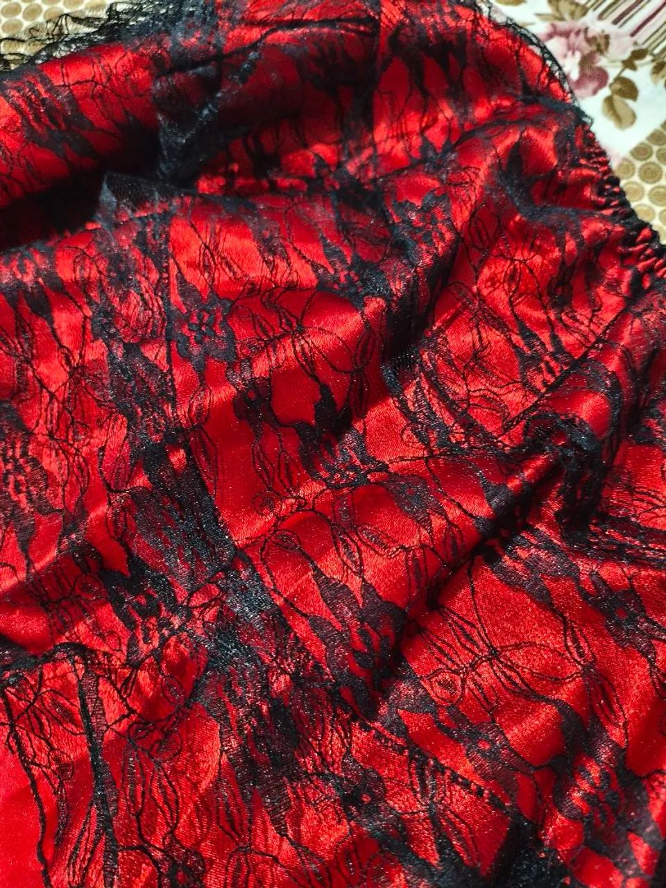 Espartilho e saia gótico vermelho e preto - Foto 3
