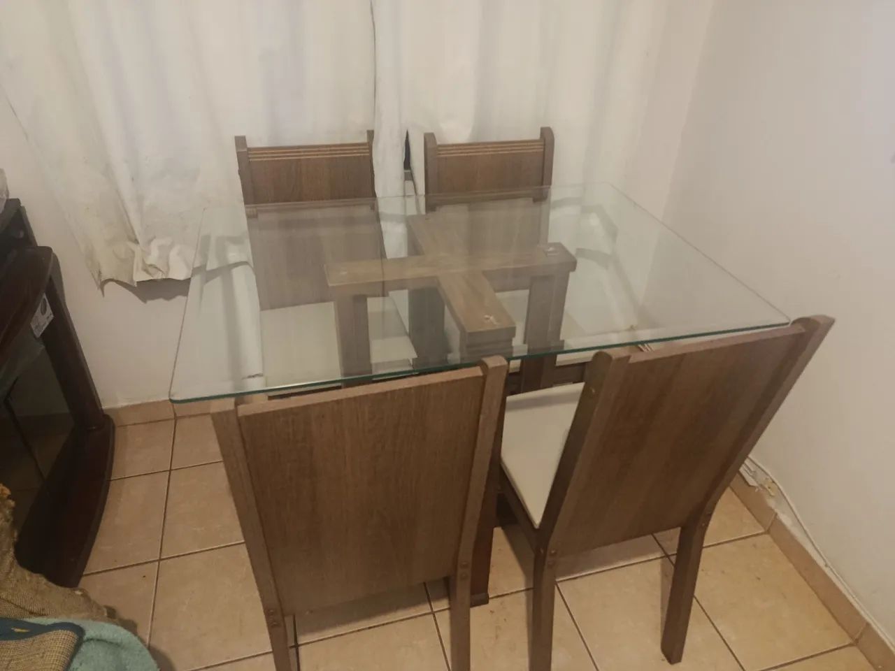 MESA COM 4 CADEIRAS  - Foto 2