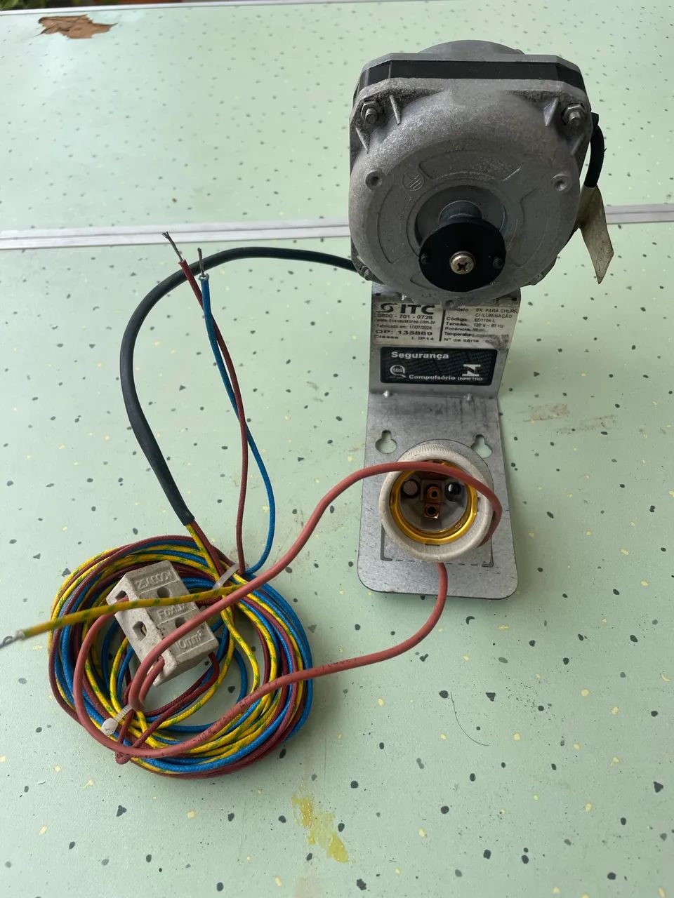 Exaustor Churrasqueira 110v com suporte para lâmpada  - Foto 3