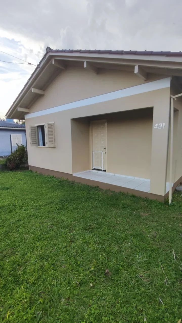Casa reformada e mobiliada no São Camilo com 2 quartos, terreno 465 m²