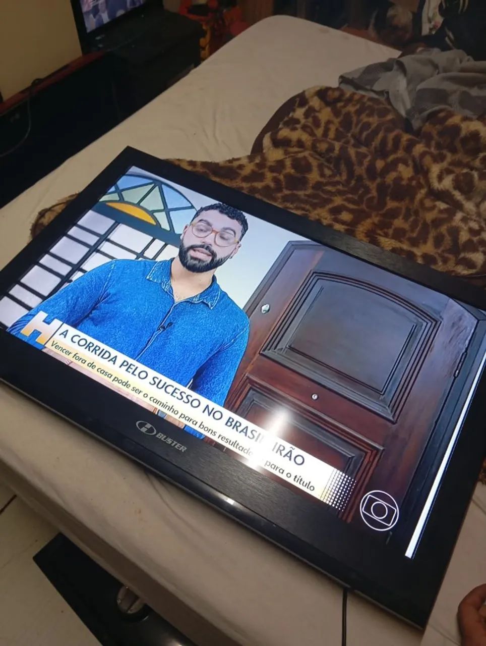 Vendo TV Buster funcionando perfeitamente 32 polegadas não é smart mas tem um conversor  - Foto 2