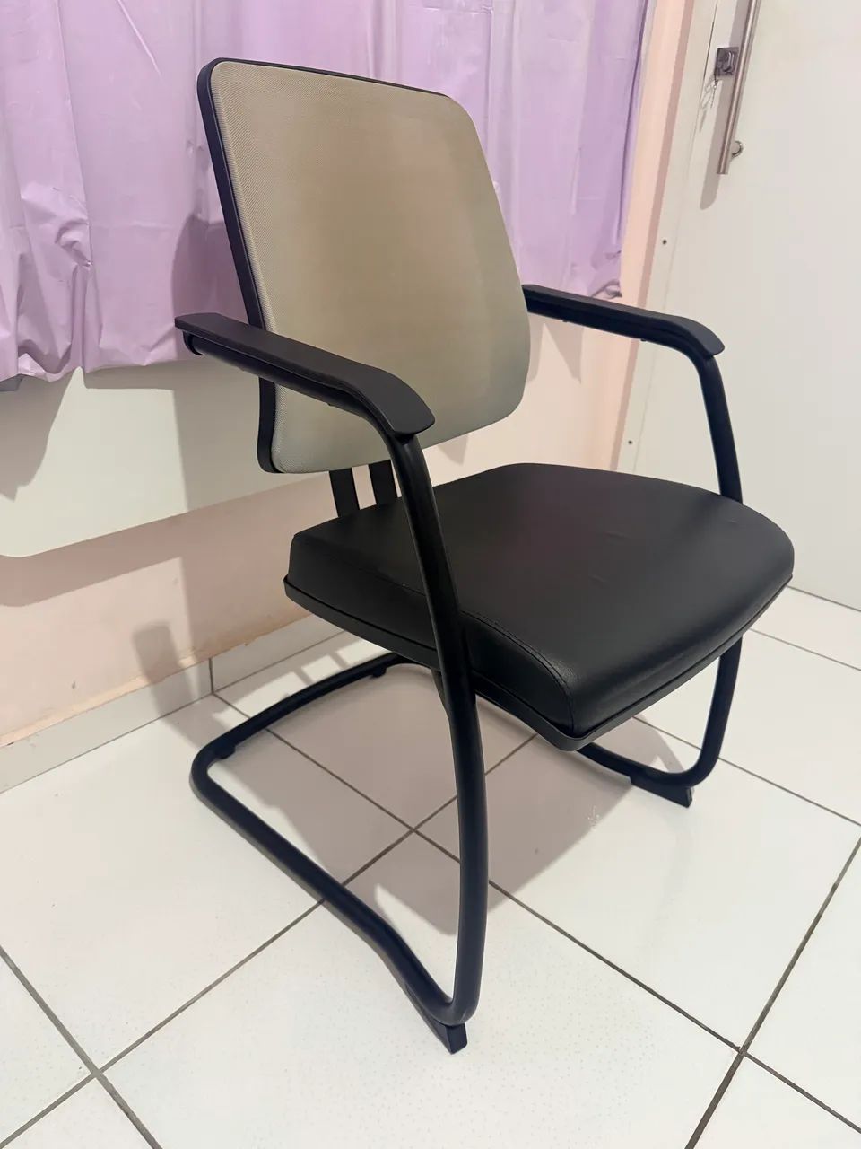 Mesa e Cadeira de Escritório 