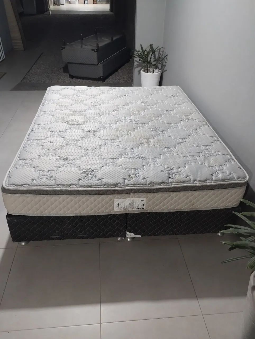 Cama box casal Queen base e colchão entrego ler anúncio  - Foto 4