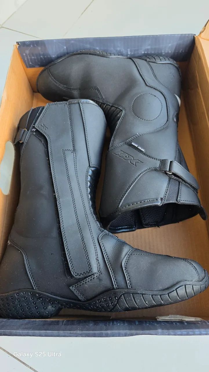 Bota feminina x11 celeste.