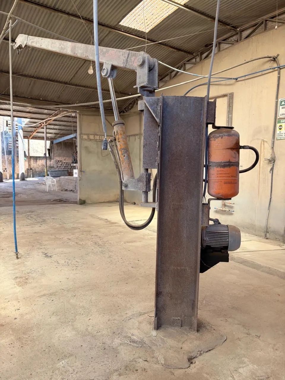 Guincho Giratório Industrial Compacto de Coluna - R$ 10.000 - Foto 2