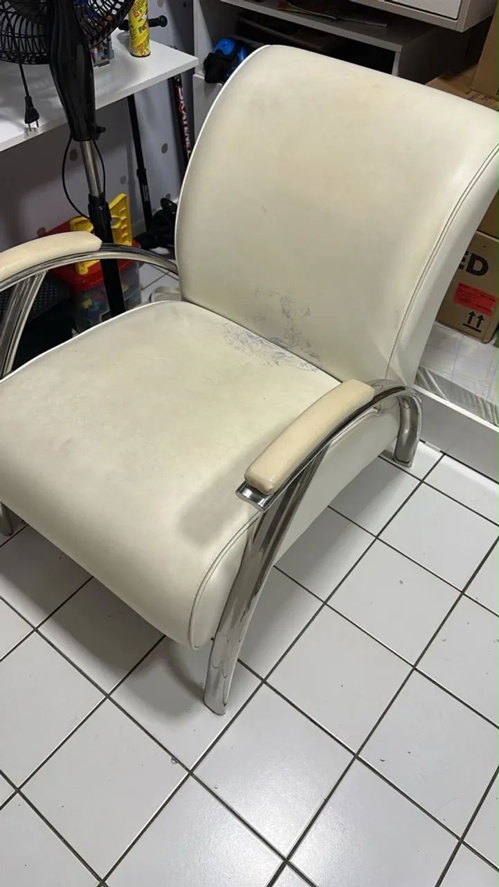 Poltrona Premium de Couro Legitimo