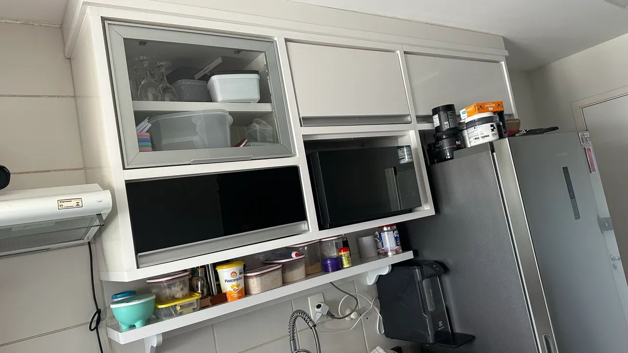 Armários planejado Laca, prateleiras, cocktop, marmore, Cuba e suggar. Cozinha completa.  - Foto 3