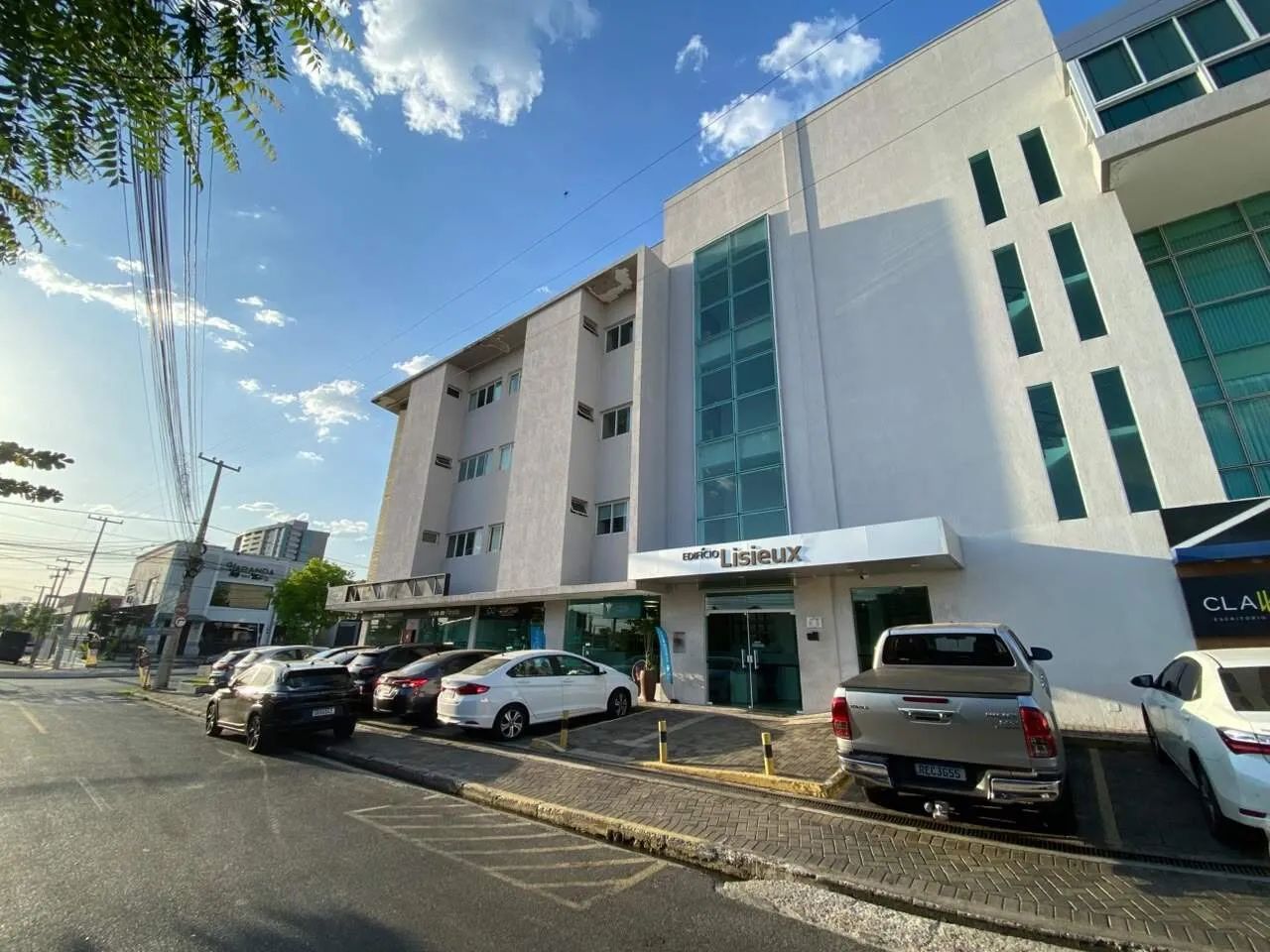 Aluga-se Sala Comercial no Edifício Lisieux