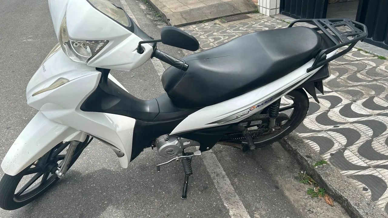 Avelloz2023 moto de mulher 