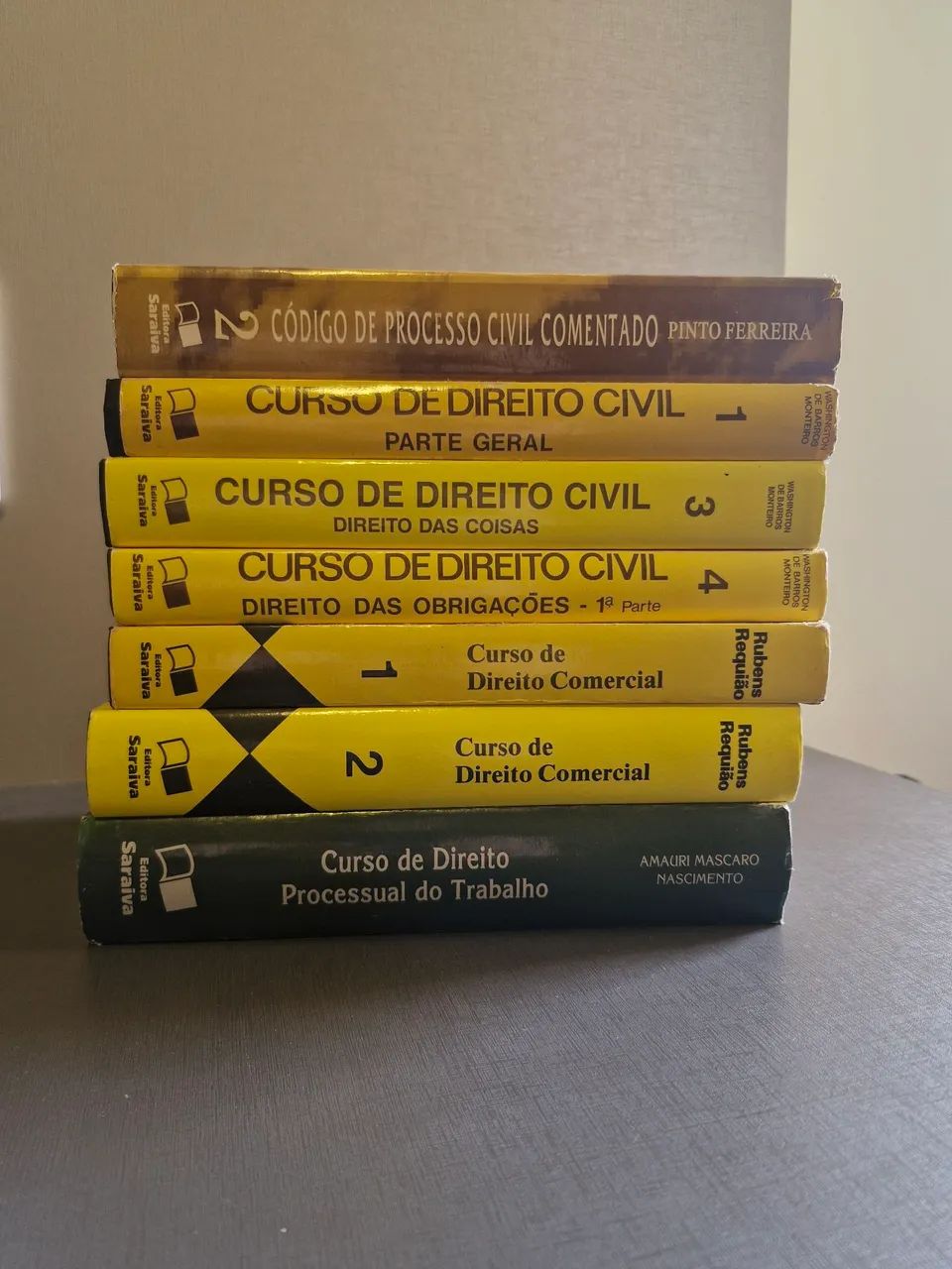 Livros de Direito para completar coleções 