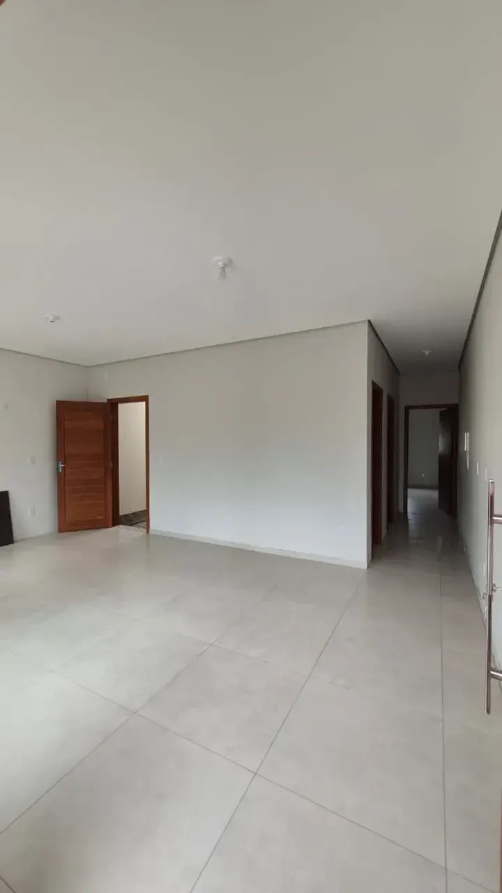 Casa nova com suíte, quintal privativo e 2 vagas em Tubarão - Foto 3