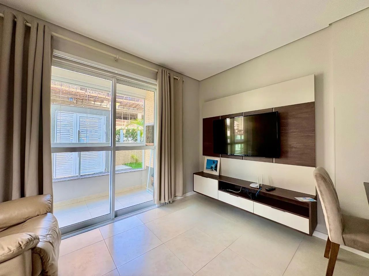 Apartamento Mobiliado na Praia de Palmas com Sacada e Churrasqueira - Foto 3