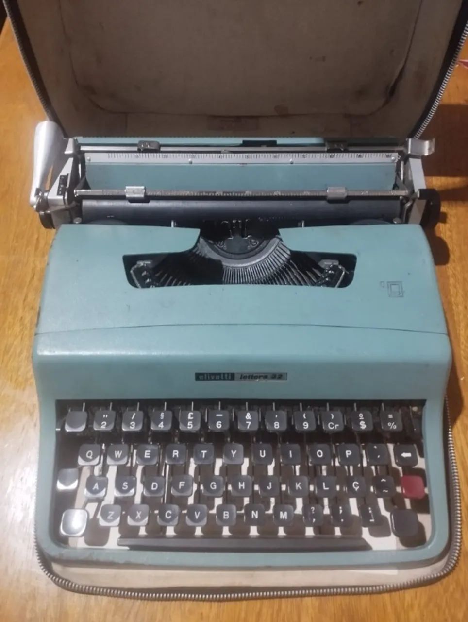 Máquina de Escrever Olivetti Lettera 32 - Original - Antiguidades