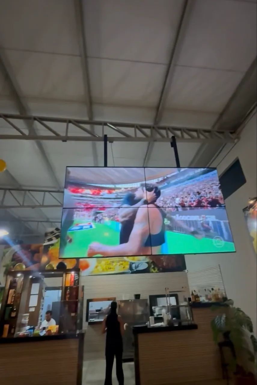 TELÃO VIDEO WALL 141 POLEGADAS - 4 TVs 70? 4K