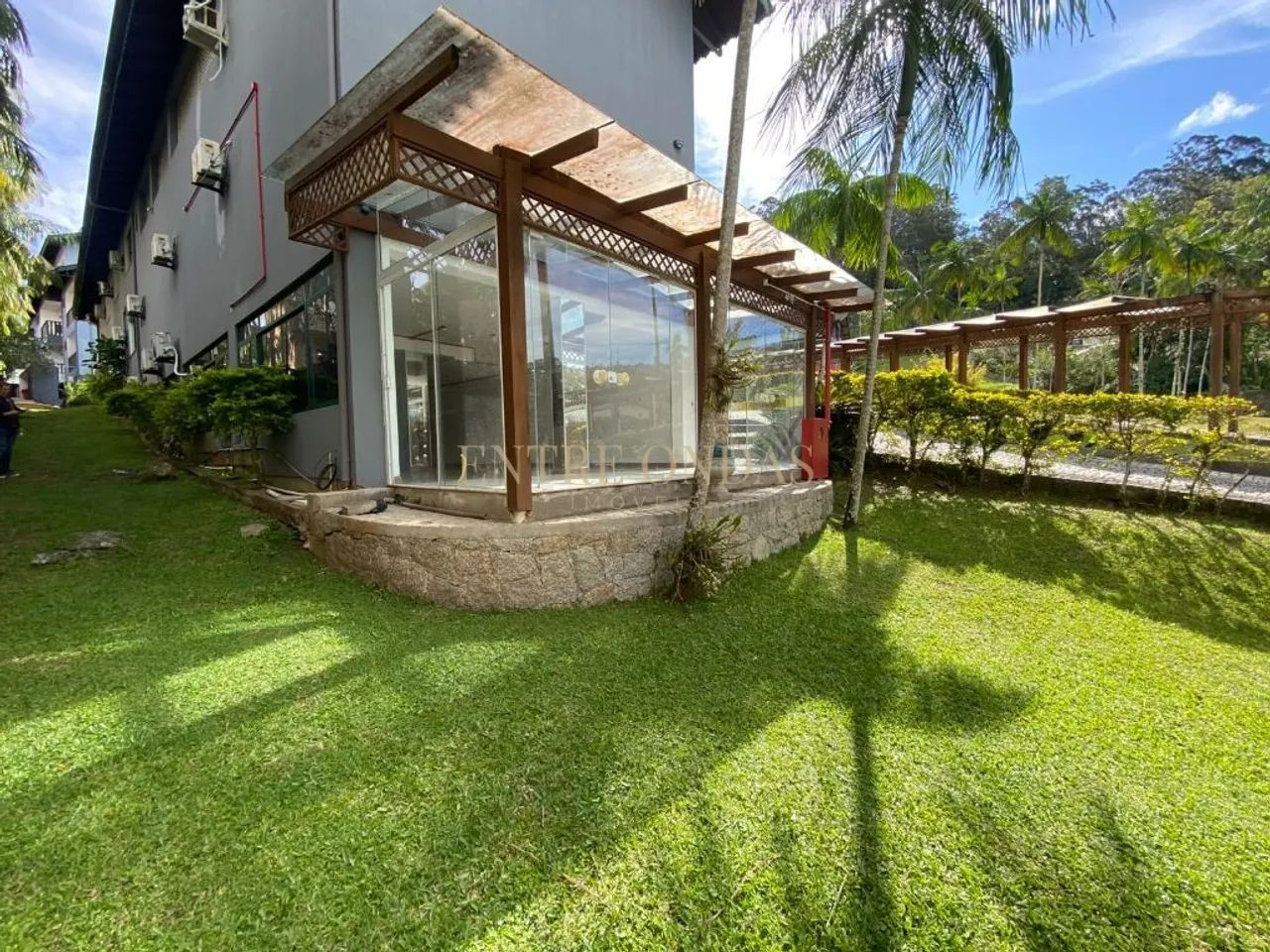 Sala comercial no bairro Carvoeira, Florianópolis.