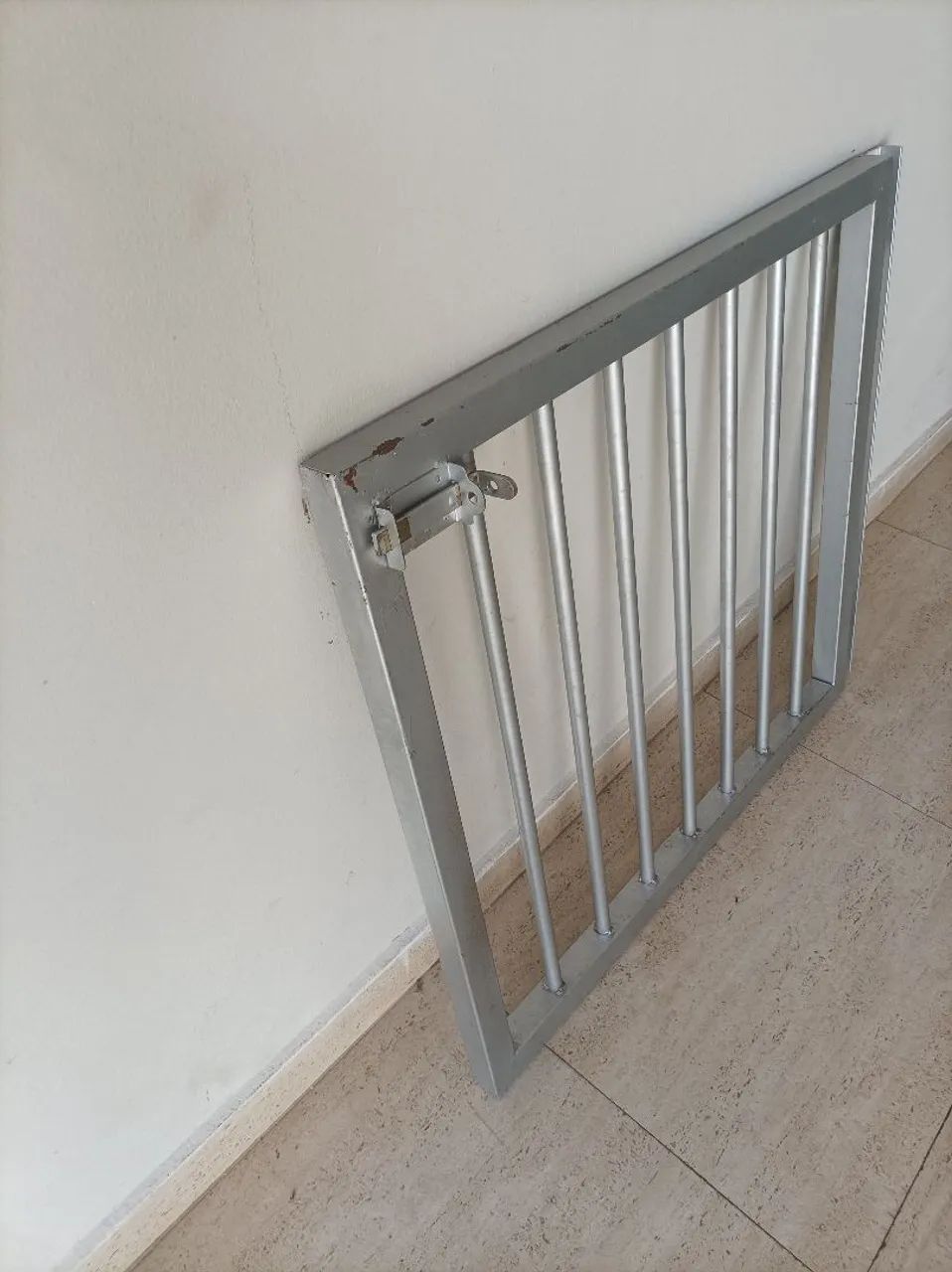 Grade de metal. Comprimento: 87cm. Altura: 80cm. - Foto 5