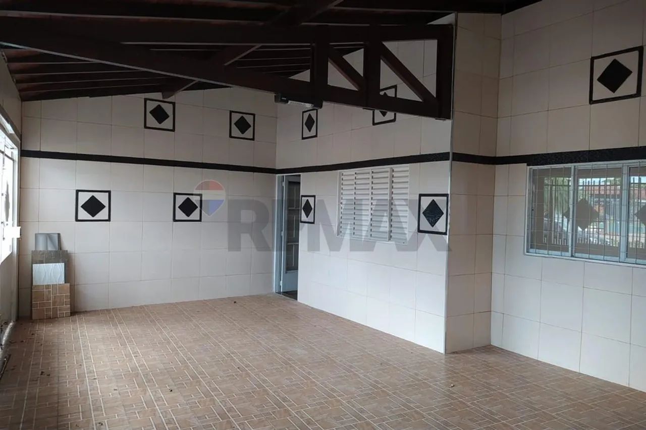 Casa ampla e muito bem localizada - Foto 2