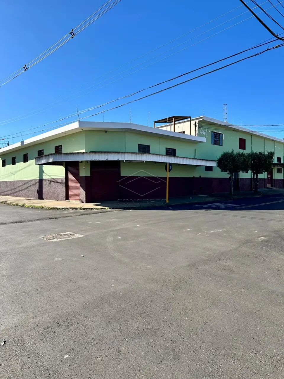 EXCELENTE IMÓVEL COMERCIAL DE ESQUINA COM ESTRUTURA COMPLETA PARA MERCADO