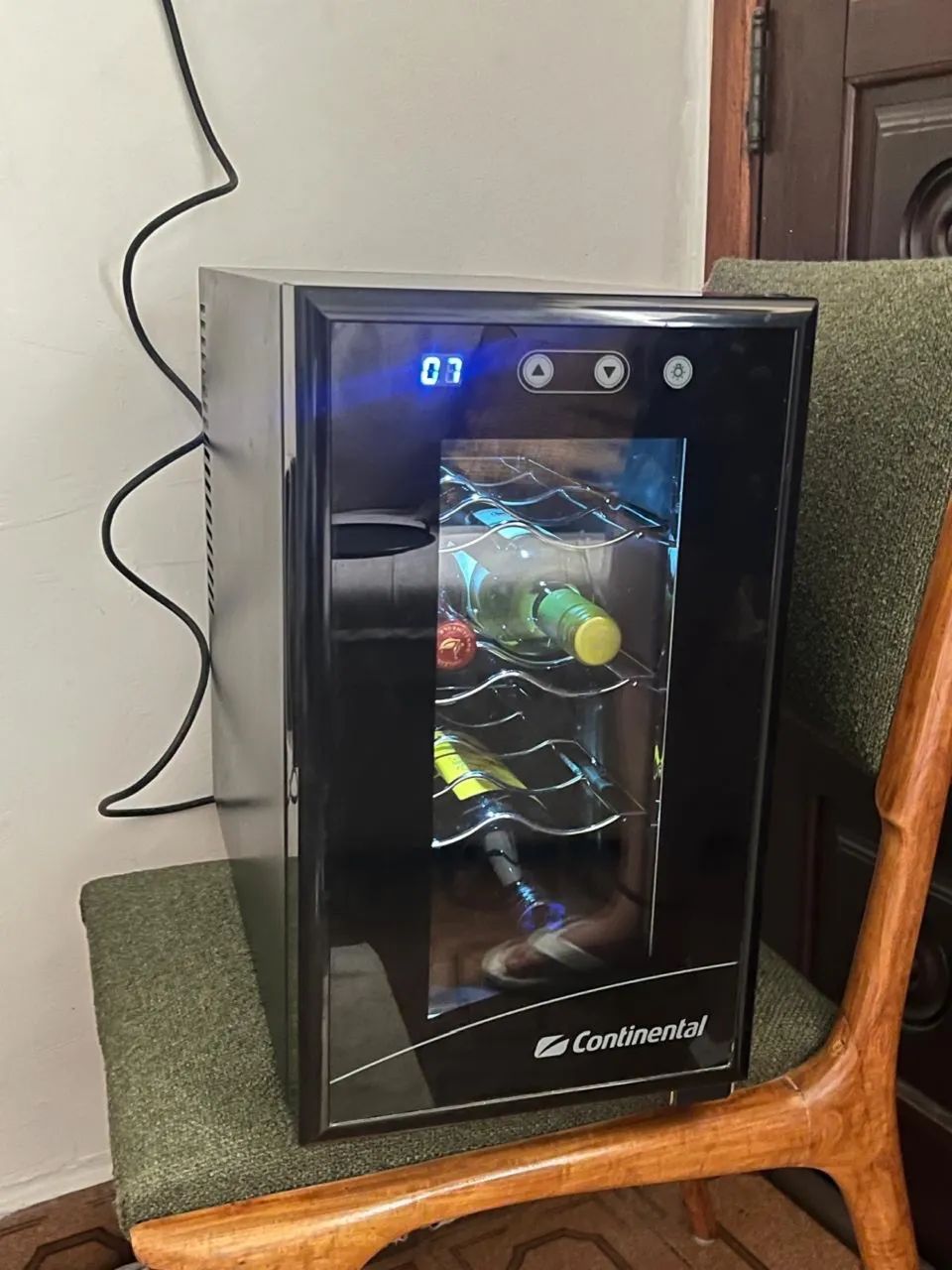 Adega Continental 8 garrafas 220v - Foto 6