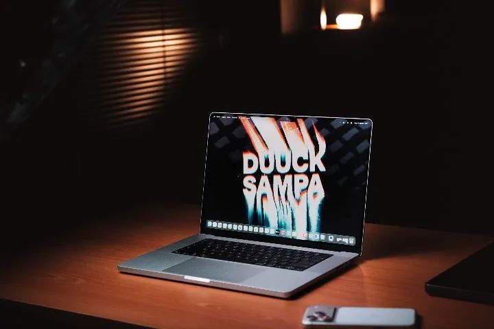 MacBook Pro M5 Max 128GB 4TB 16 com Apple care+ até 2029 - Foto 2