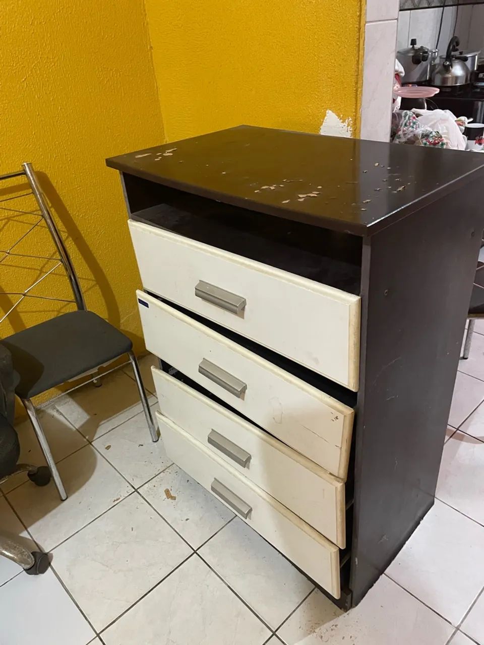 Cômoda 4 gavetas 