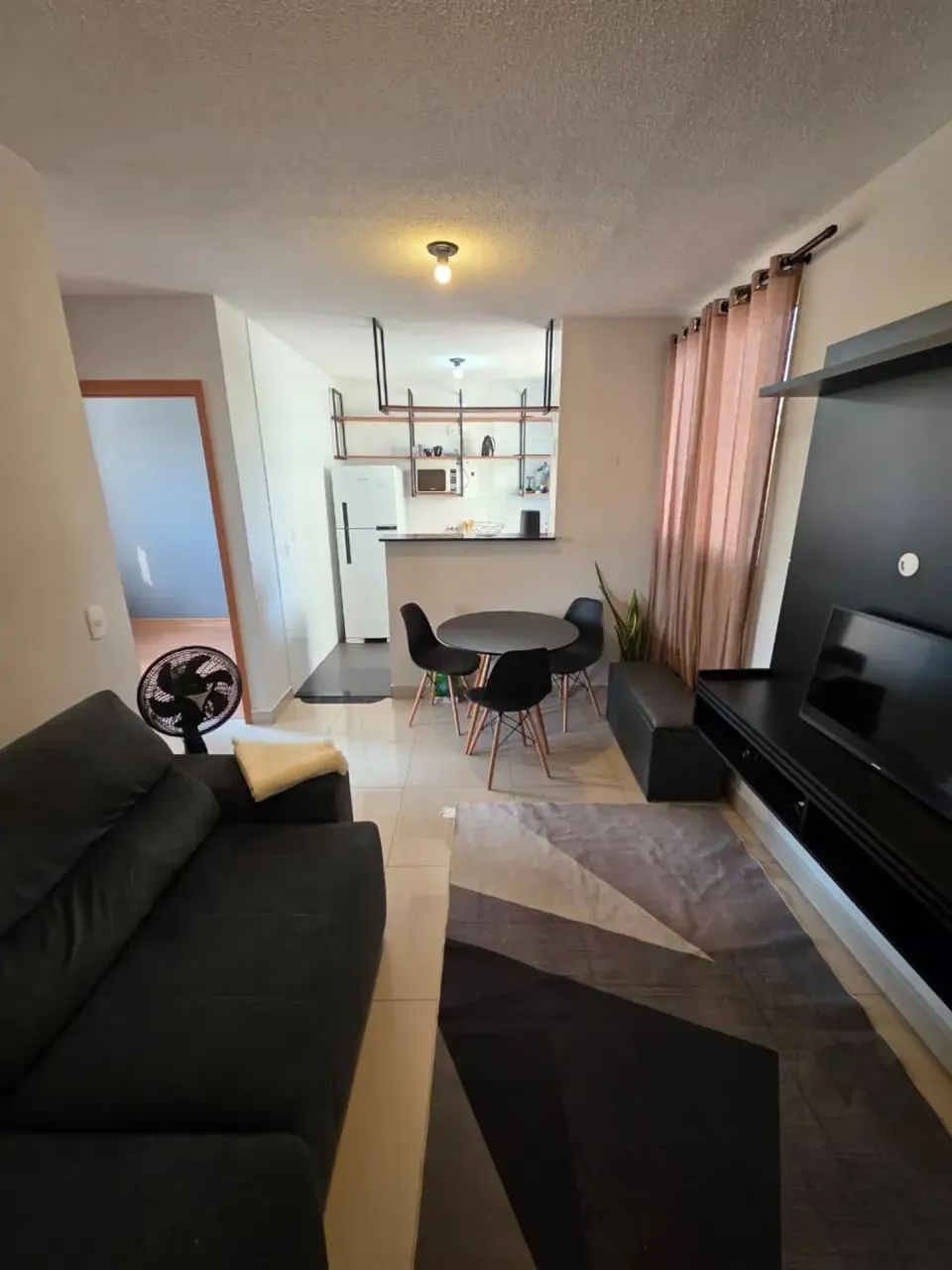 ALUGA-SE APARTAMENTO SEMI MOBILIADO - Foto 3