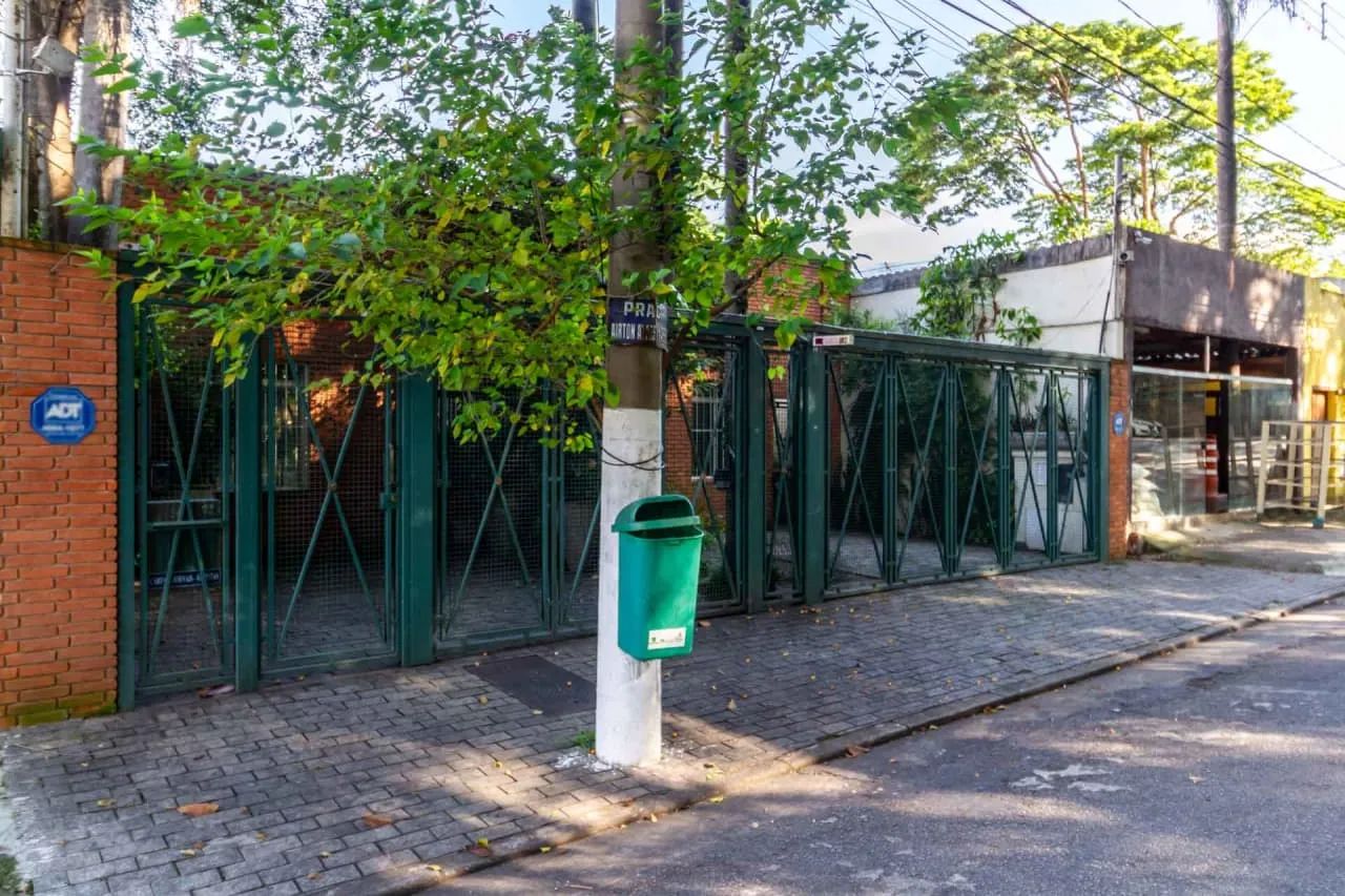Casa comercial na Praça Airton Ayres de Abreu, 38  300 m² - Foto 2