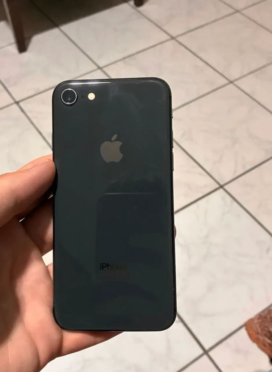 iPhone 8 semi novo  - Foto 2