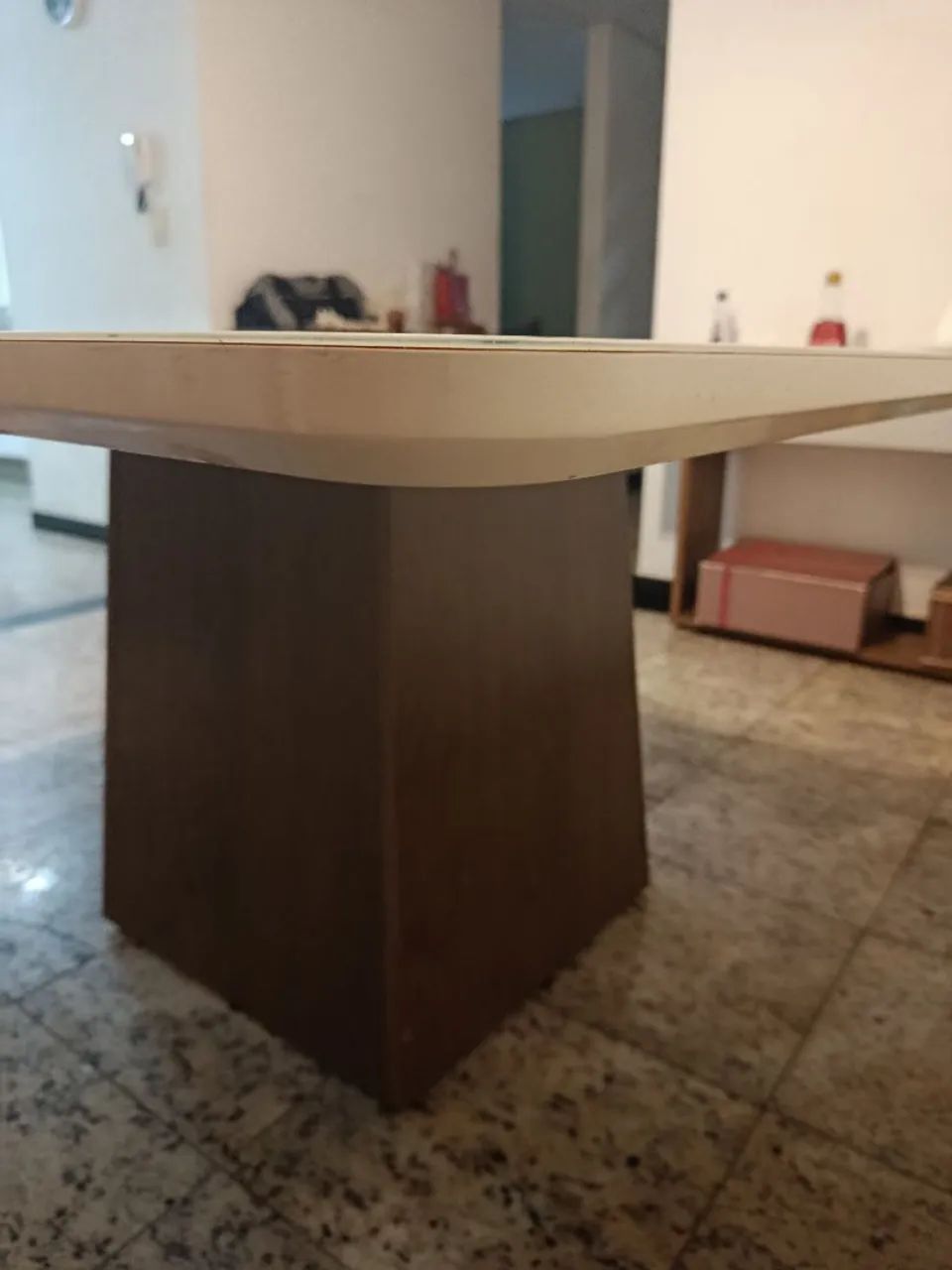 MESA EM MADEIRA E VIDRO LAQUEADO PARA 08 PESSOAS  - Foto 2