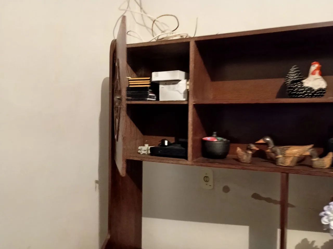Estante antiga em sucupira