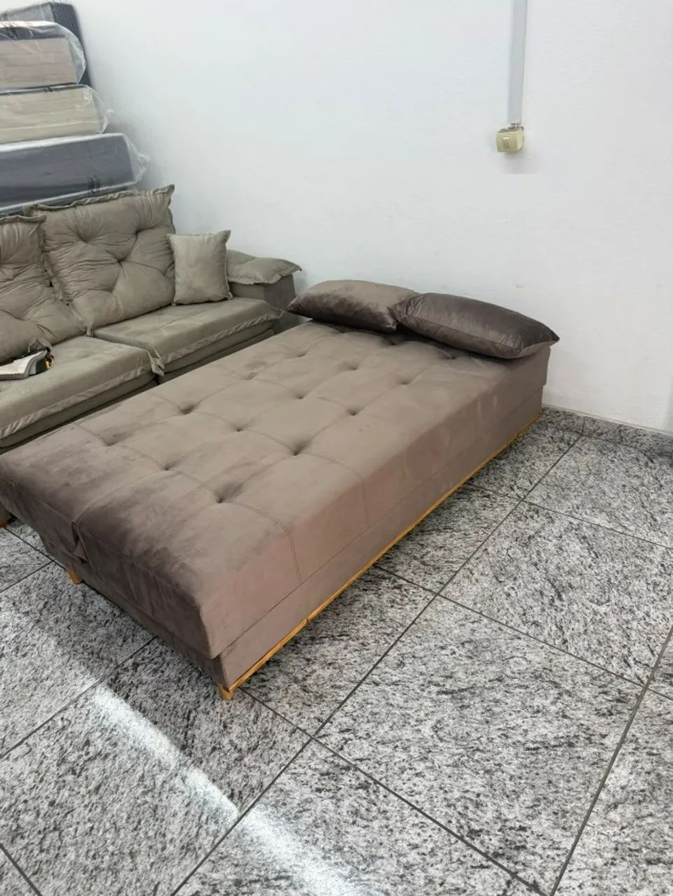 Sofá Cama Casal 1,80m Veludo Durável e Confortável - Foto 5
