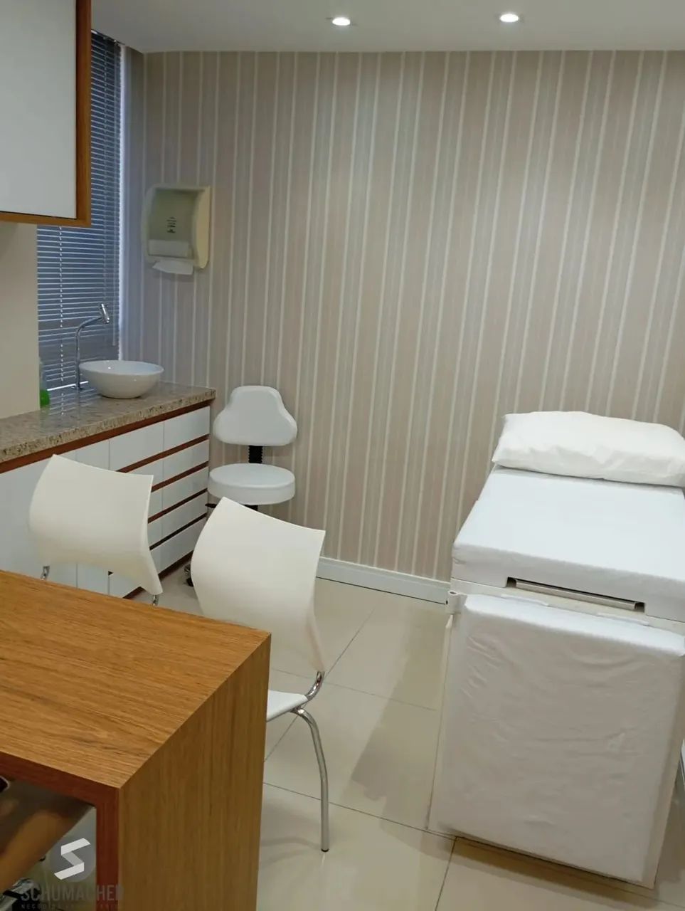 Consultório médico todo mobiliado no MOINHOS