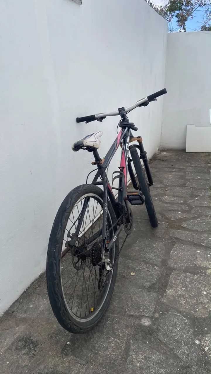 Bicicleta aro 27 com bomba de enchimento - Foto 5