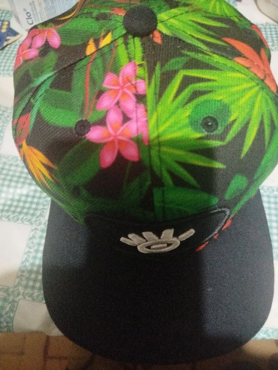 Vendo 4 bonés 