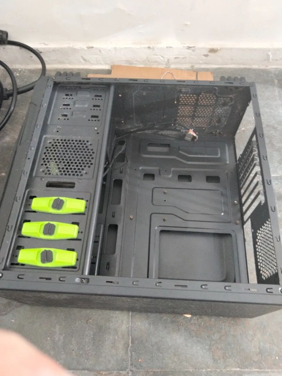 Gabinete mid Tower javali 