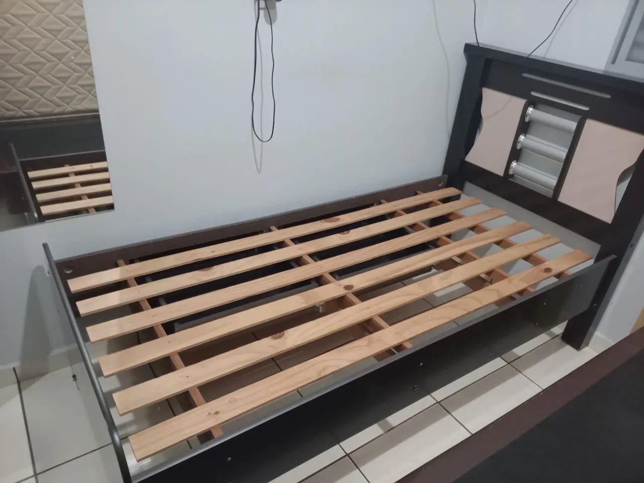 Vende se cama e TV, falar com Peterson  * - Foto 5