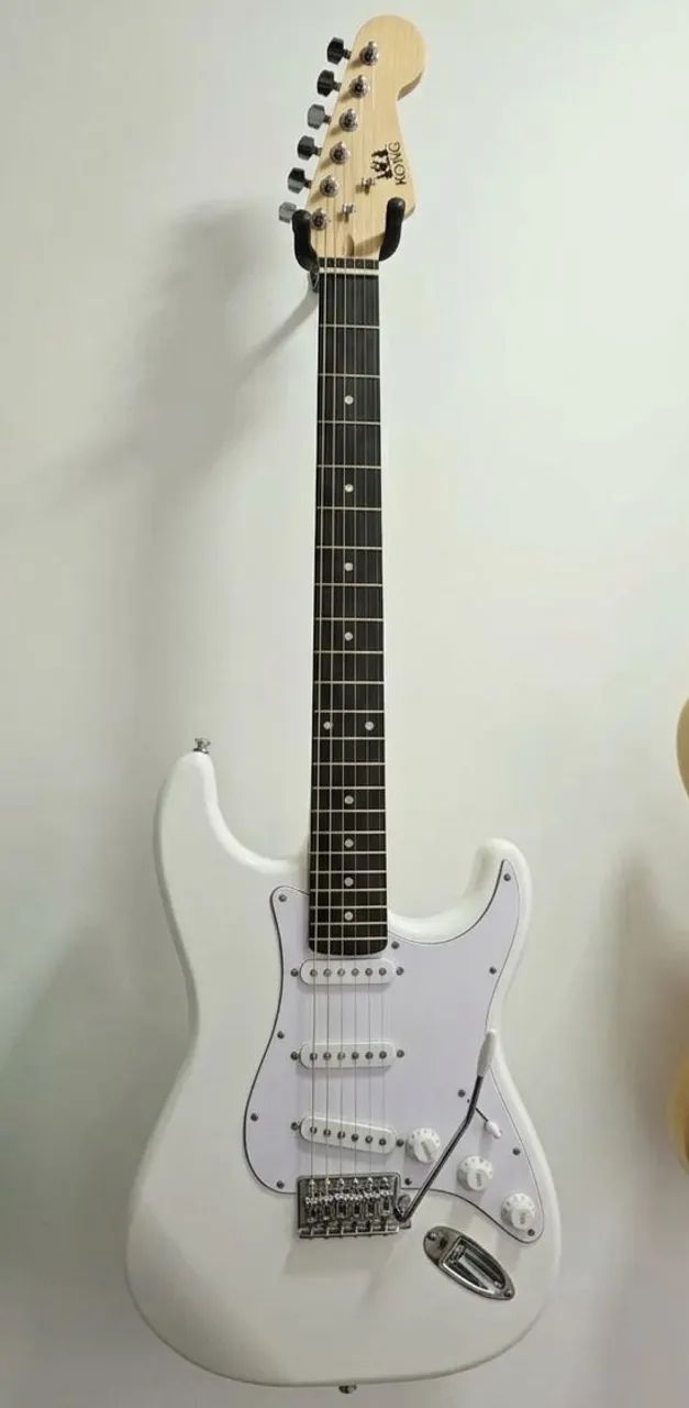 Guitarra Konig branca 
