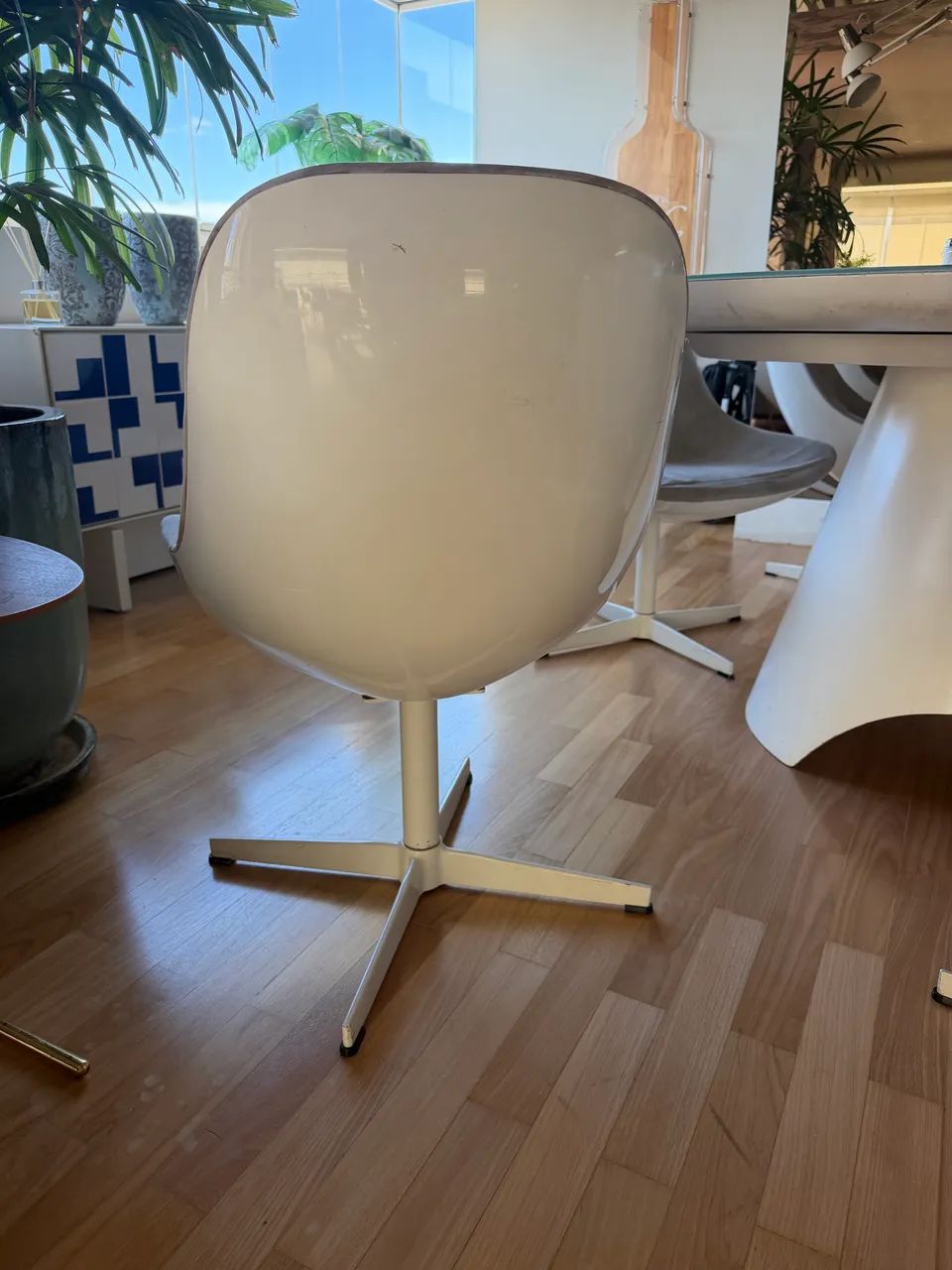 Cadeira oval branca