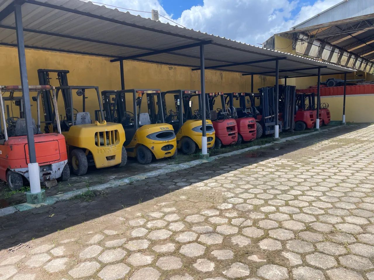 Empilhadeiras e MiniCarregadeiras