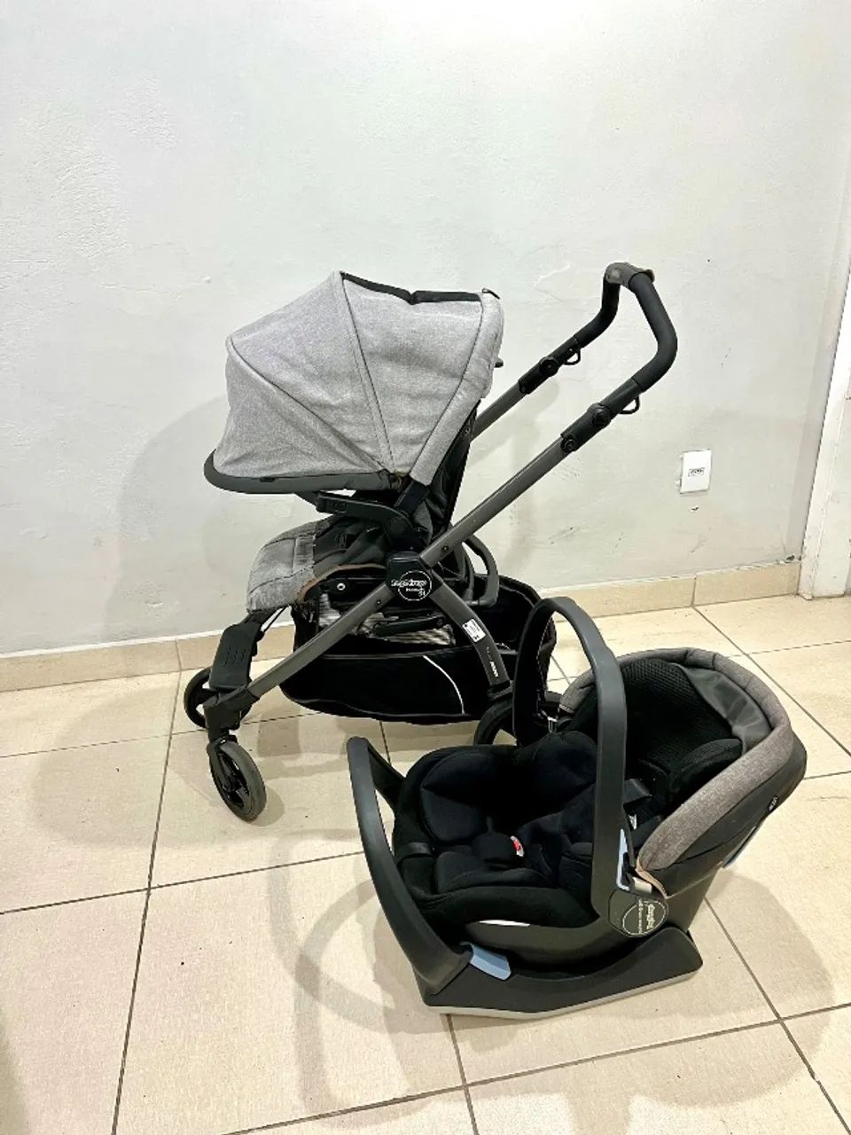 Carrinho e bebê conforto Peg-Pérego - Conjunto completo 