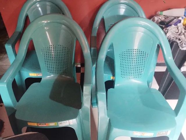 Cadeiras novas 50 reais cada 