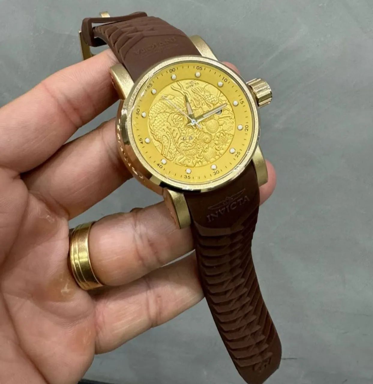 Relógio Estilo Yakuza Esportivo - Pulseira de Silicone e Design Imponente - Foto 4