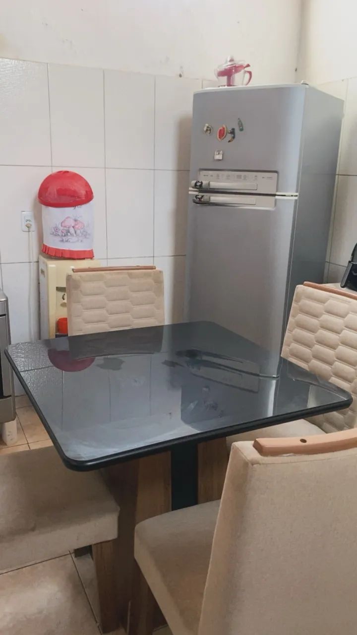 Mesa de Vidro com cadeiras reforçadas  - Foto 3