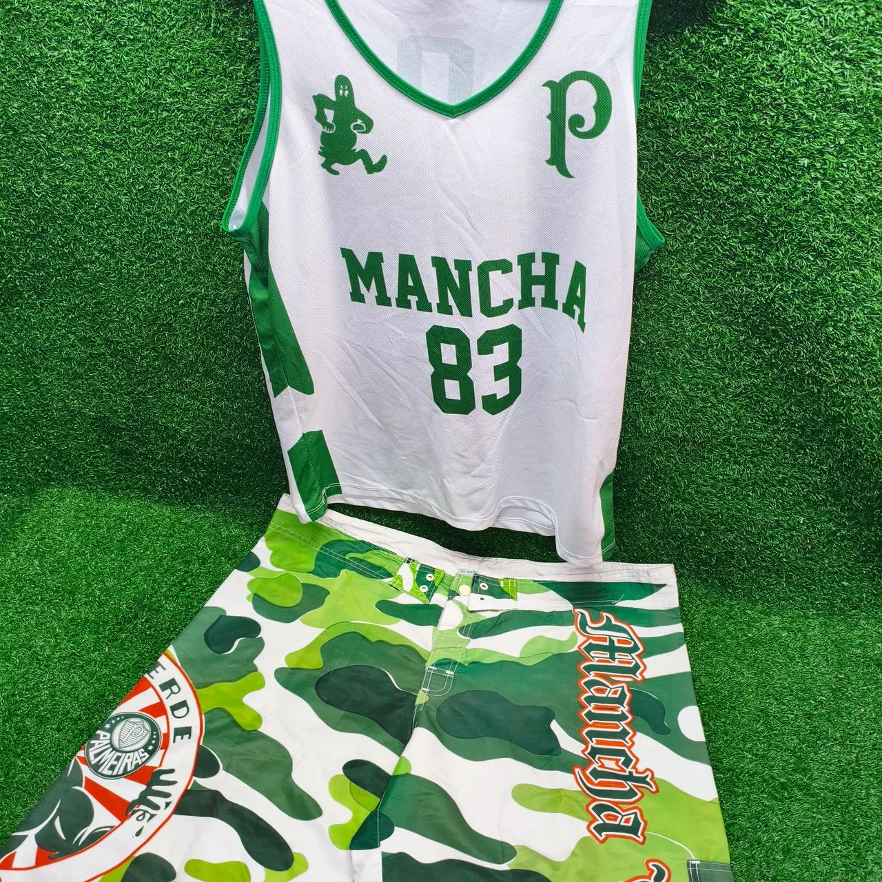 Camiseta recarga e bermuda da macha verde 